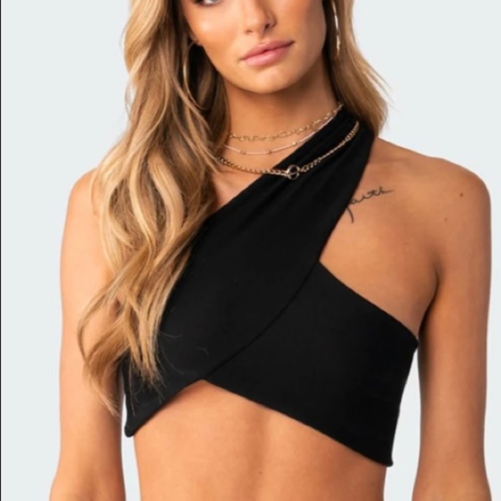 black one shoulder top and pants